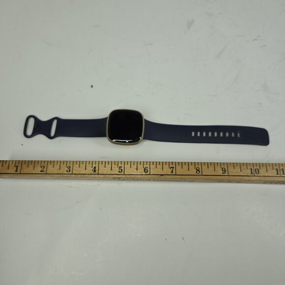 Fitbit Versa 3 Health and Fitness Smartwatch with GPS Soft Gold Athletic Gym - Picture 11 of 12